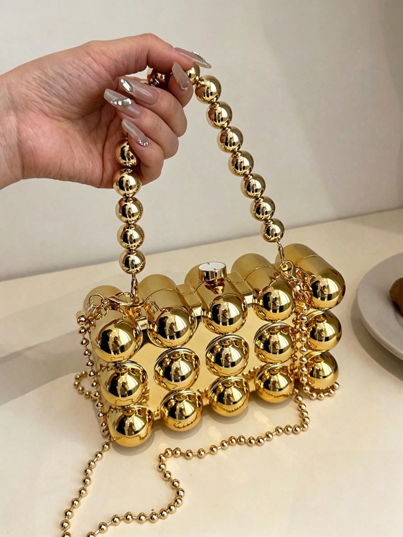 Women'S Accessories Handbags - 高級感のあるミニボックス型クラッチバッグ。2026年新作、アクリル素材を使用した、パーティーや普段使いにぴったりの、個性的なデザインのアクセサリー。コインケースとしても使える、ミニサイズのクリエイティブでファッショナブルなウェーブビーズハンドバッグ。