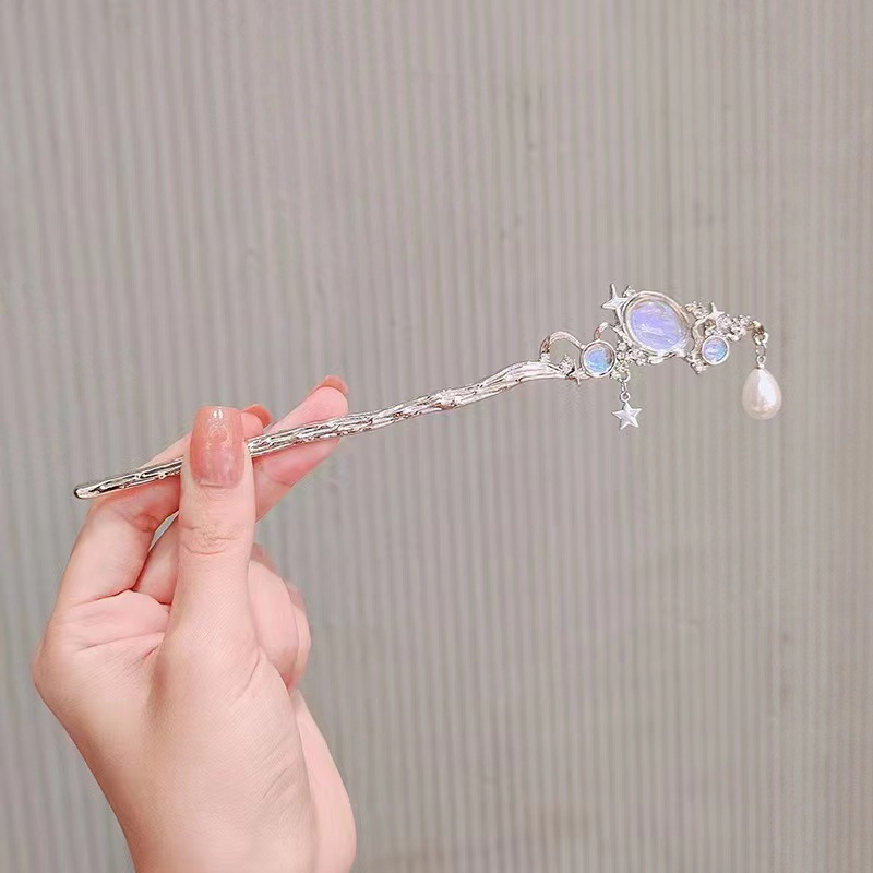 ムーンストーンのヘアピン、星とパールのタッセル付き – シル - Hair Fork Stick のレビューと価格