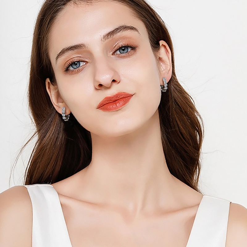 女性向けラグジュアリー4mmモアサナイトエタニティフープピア - Women'S Emo Accessories のレビューと価格