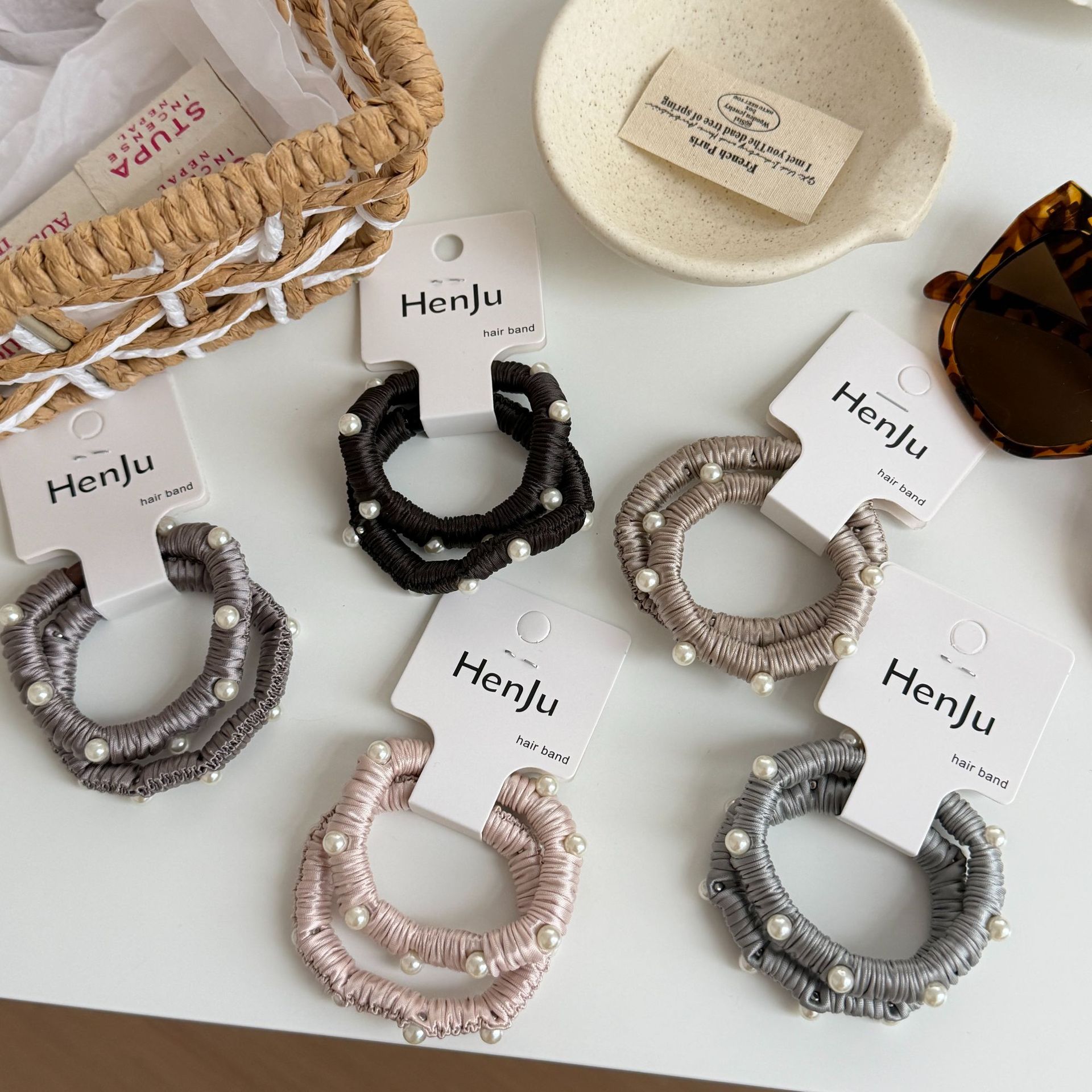サテンヘアシュシュ 2 ピースセットパールビーズヘアネクタイ - Scrunchie Satin Set のレビューと価格