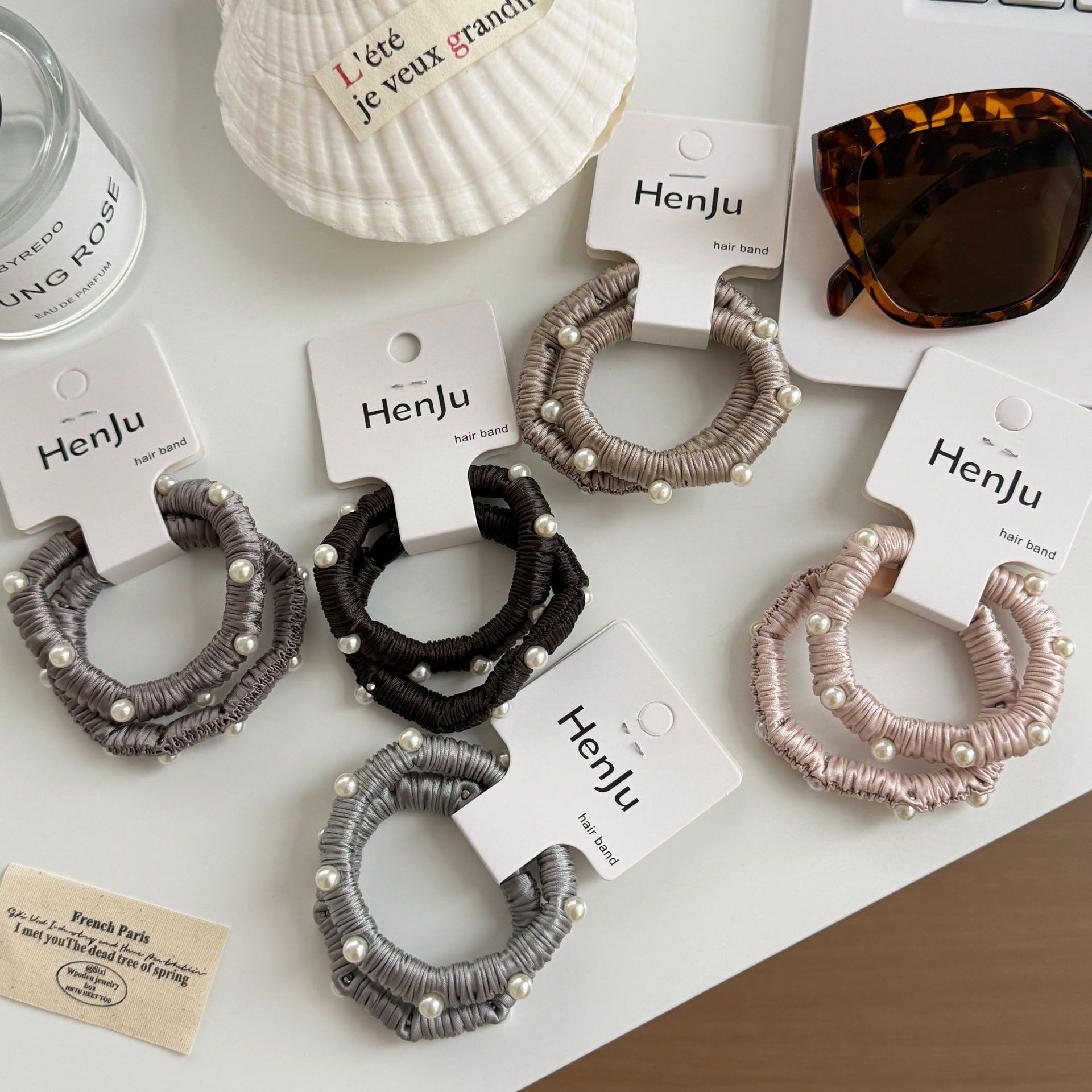 サテンヘアシュシュ 2 ピースセットパールビーズヘアネクタイ - Scrunchie Satin Set のレビューと価格