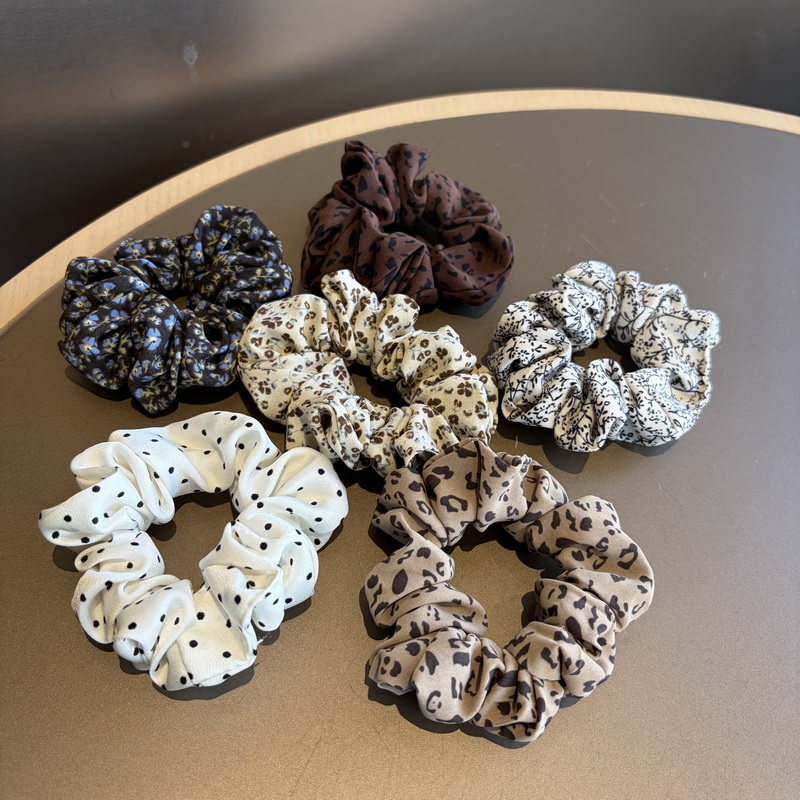 2個入りセット、小ぶりのドット柄ヘアシュシュ、女性用、レオパ - Scrunchie Satin Set のレビューと価格