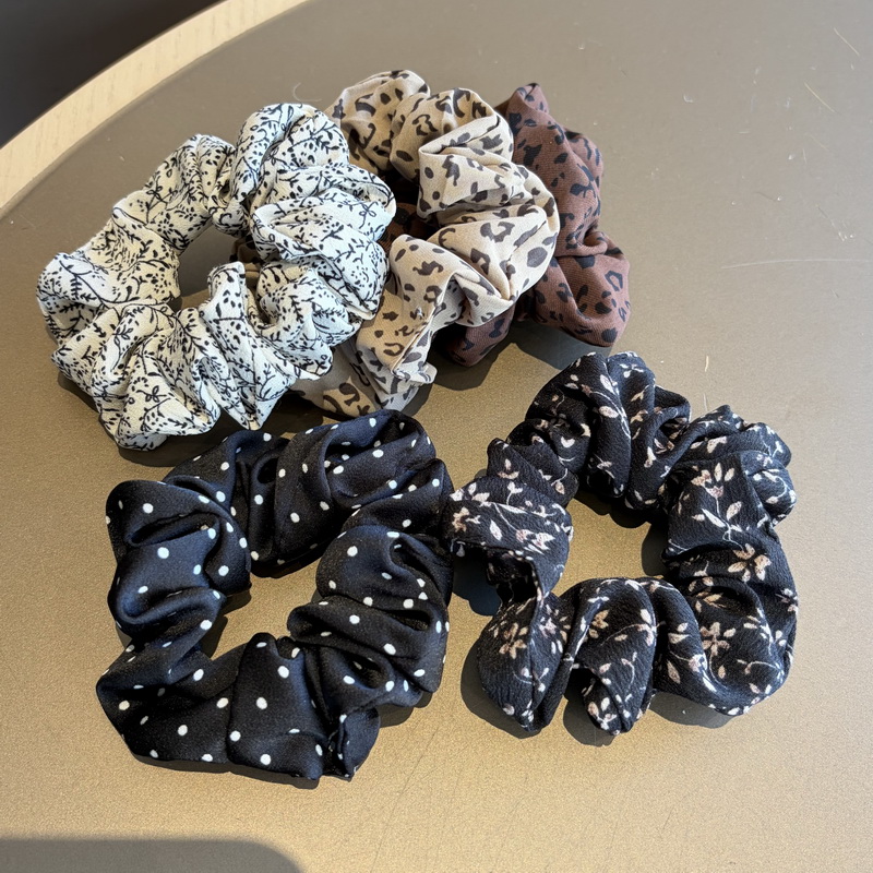 2個入りセット、小ぶりのドット柄ヘアシュシュ、女性用、レオパ - Scrunchie Satin Set のレビューと価格