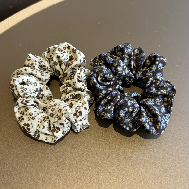 2個入りセット、小ぶりのドット柄ヘアシュシュ、女性用、レオパ - Scrunchie Satin Set のレビューと価格